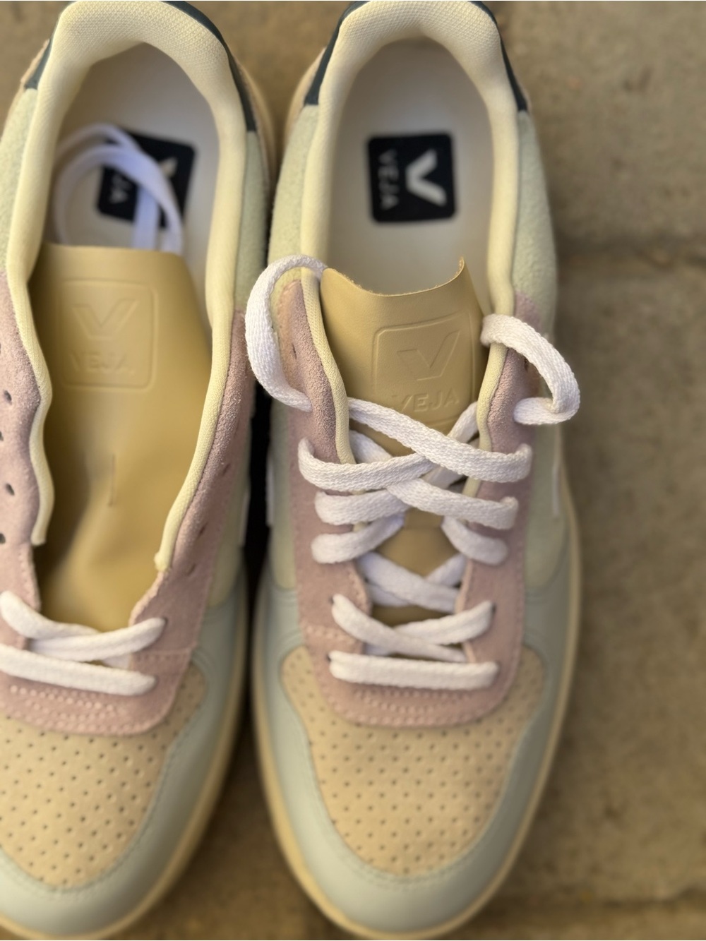 VEJA Women’s Low-Top Casual Sneakers in Light Pink and Cream - Picture 3 of 5